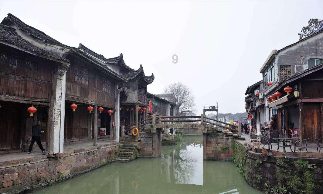 春节临近 民园广场装扮一新 节日氛围浓厚